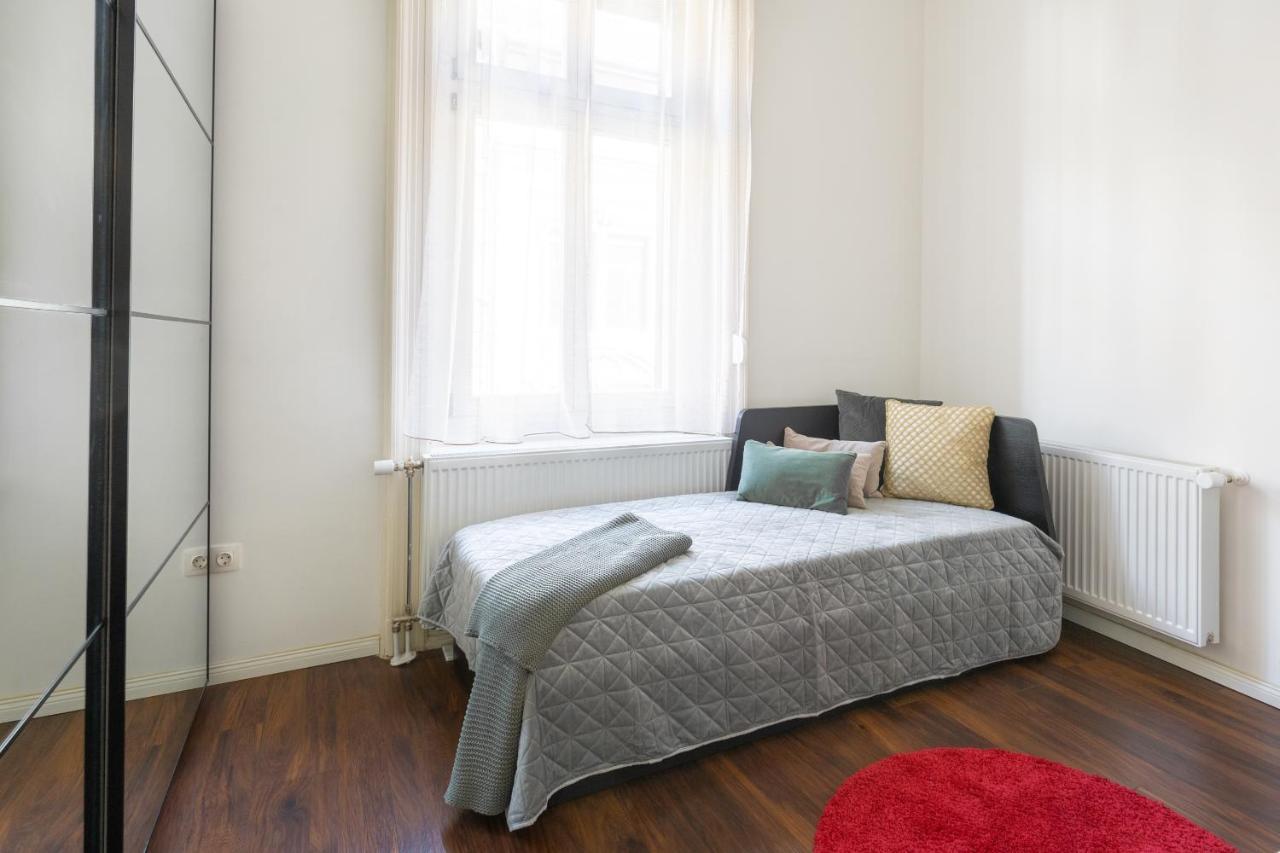 Red Dot One - New Unit In Heart Of Jewish Quarter Apartment Budapest Bagian luar foto